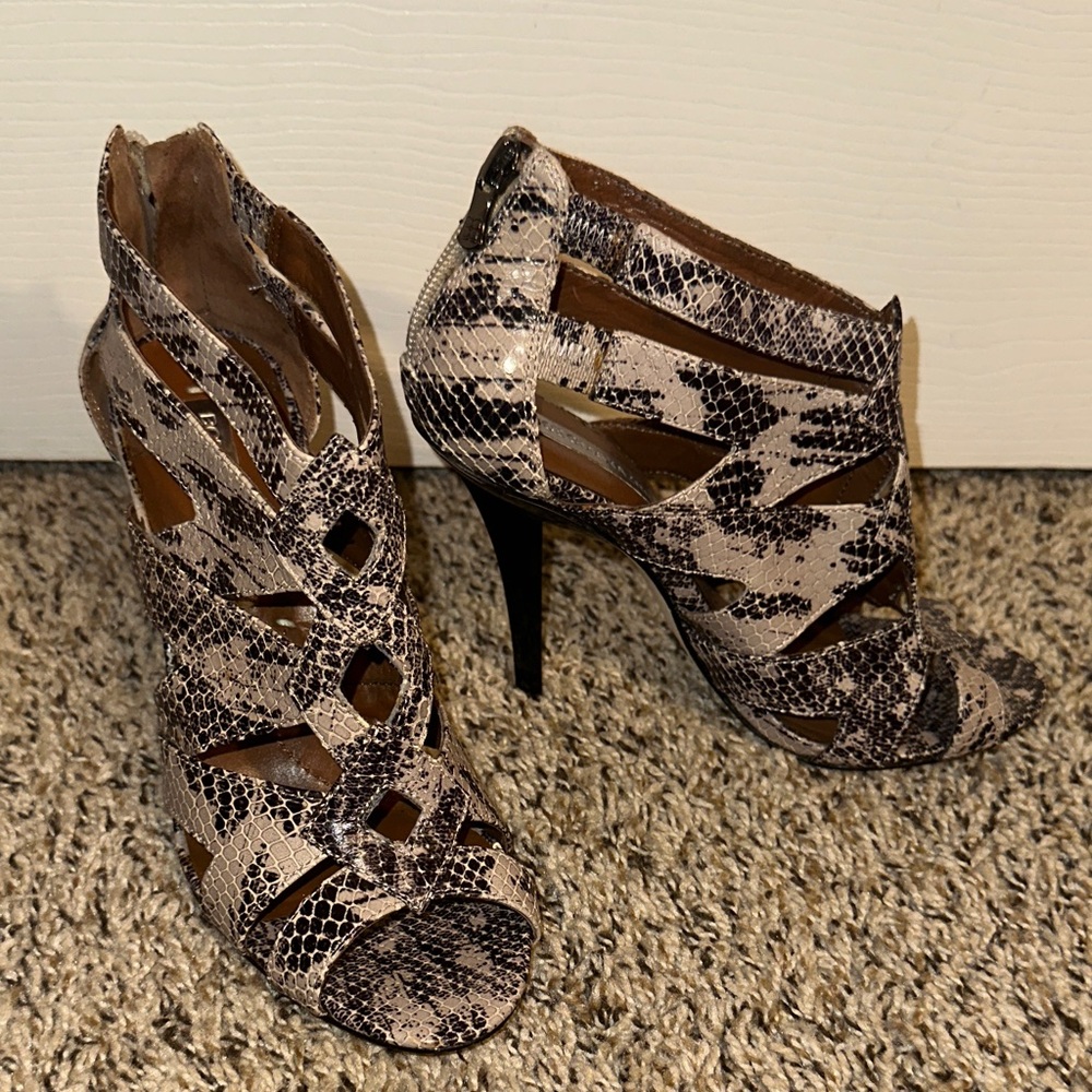 BCBGMaxAzria Snakeskin Cutout Heels SZ 7